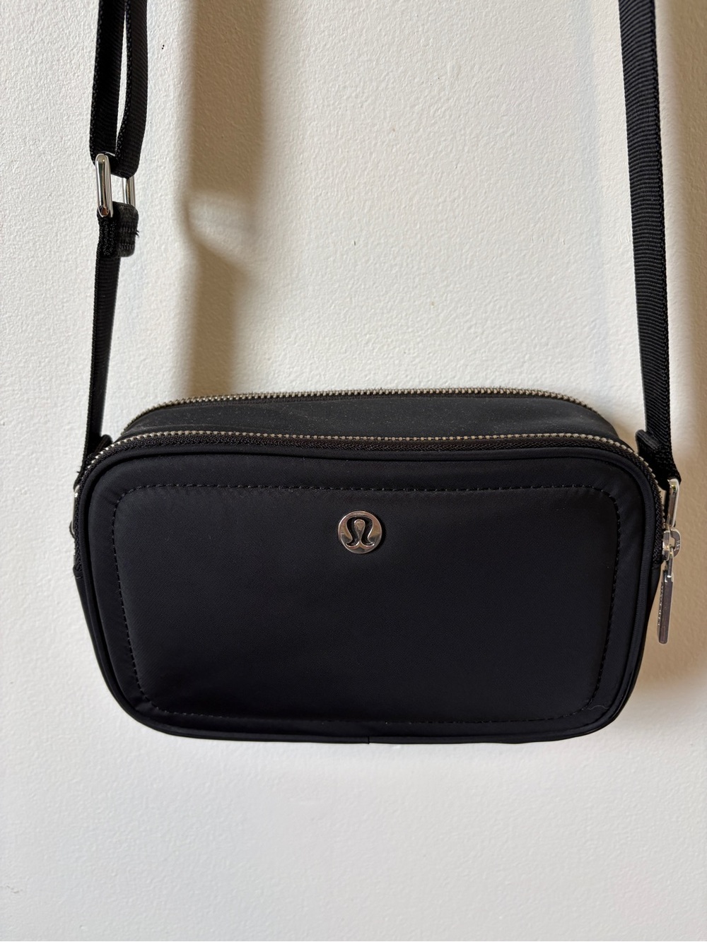 Lululemon Black Crossbody Camera Bag 2L